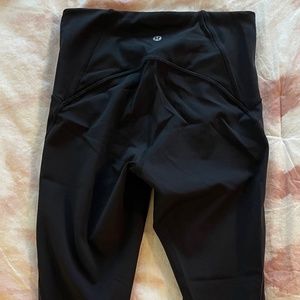 Black lululemon cropped leggings